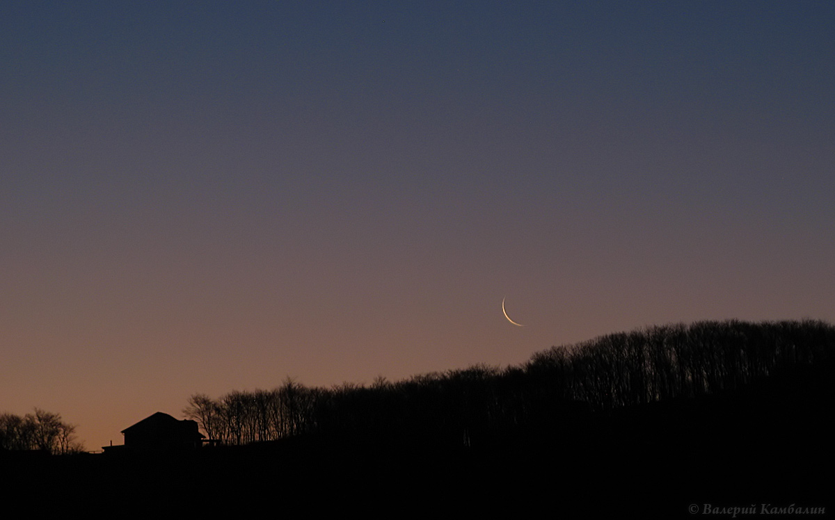 Месяц на утреннем небосклоне