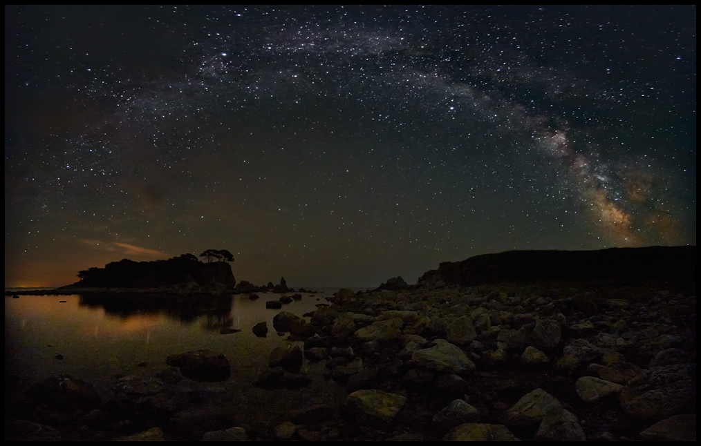 Млечный путь, гроза и реликтовые сосны