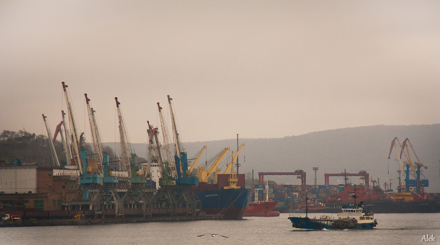 Порт Владивосток
