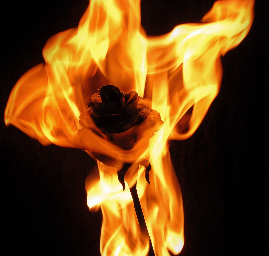 Объятья пламени