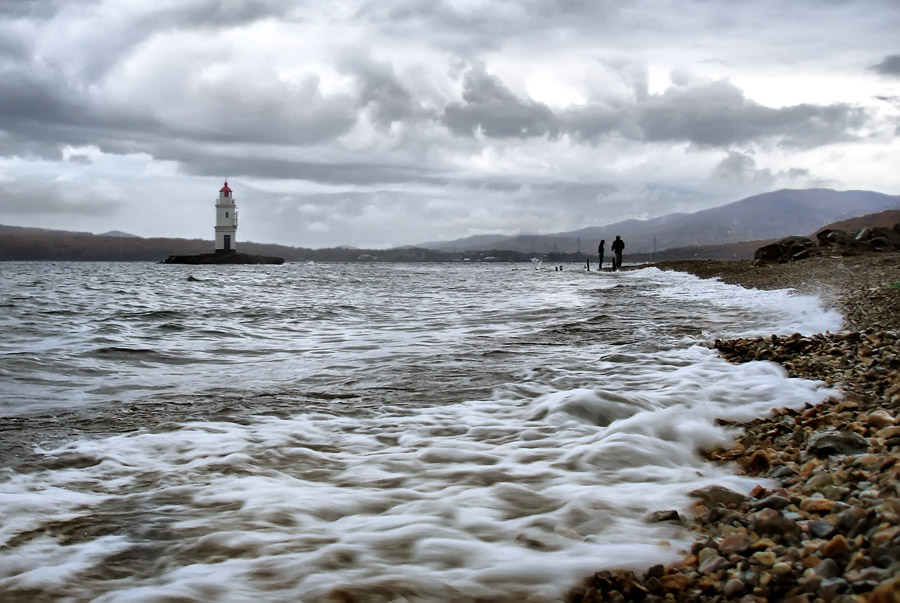 о романтической прогулке пасмурным осенним вечером