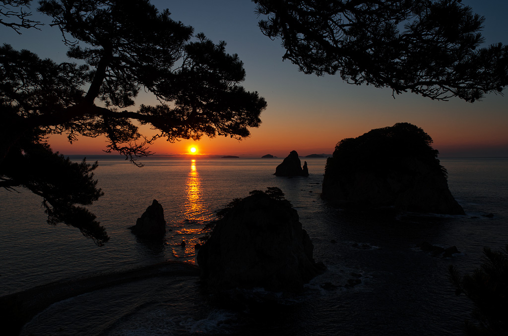 Рассвет на кекурах бакланьих