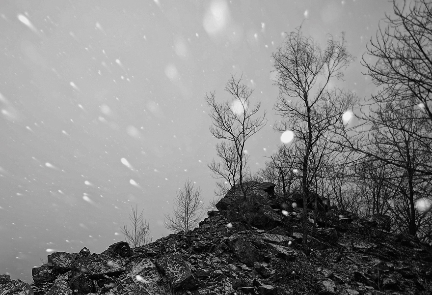 А снег идёт...