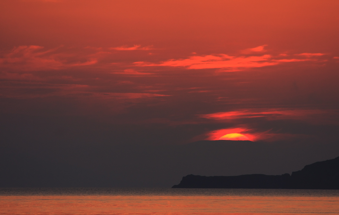 Сверкал закат