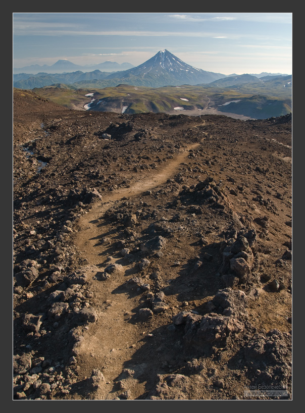 По тропе спускаясь