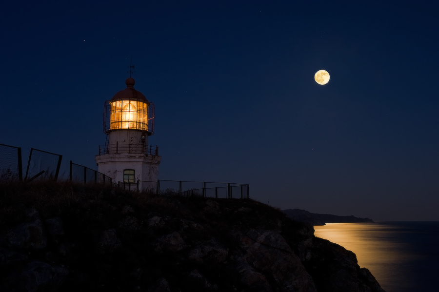 Полнолуние на мысе Поворотный.