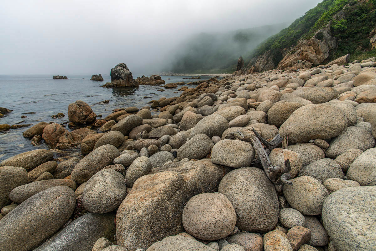 Прибрежные камни.