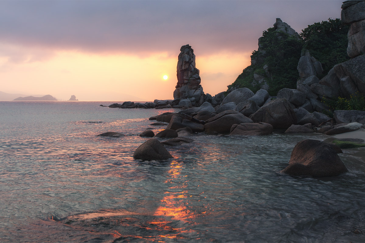 Утро у скал.