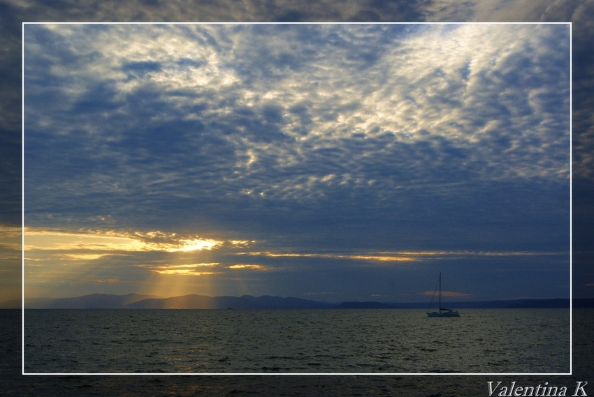 Одинокий в море