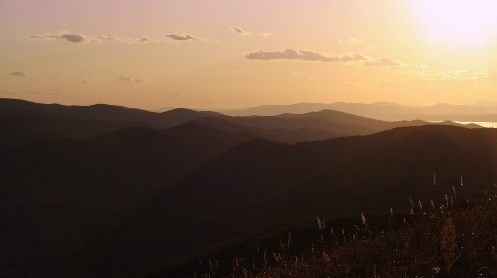 ...над горной цепью