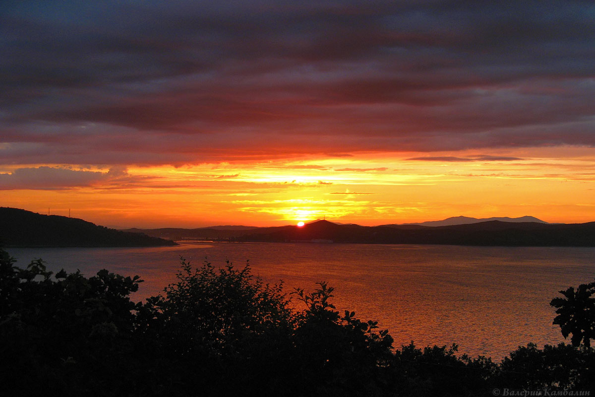 Закат над бухтой Троицы