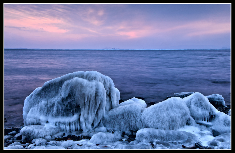 Еще не все покрыто льдом.