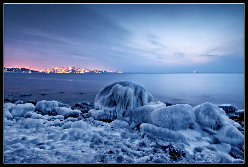 Огни далеких городов.