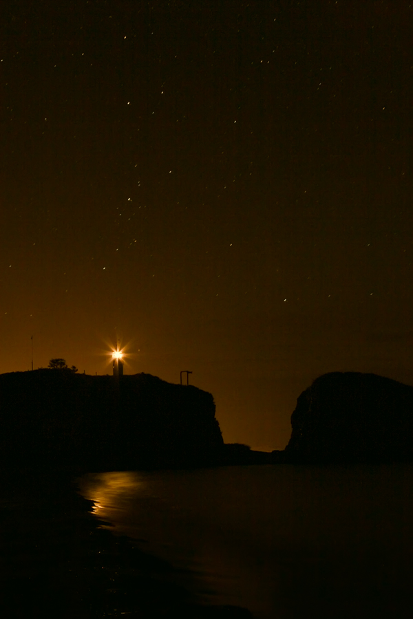 маяк в ночи