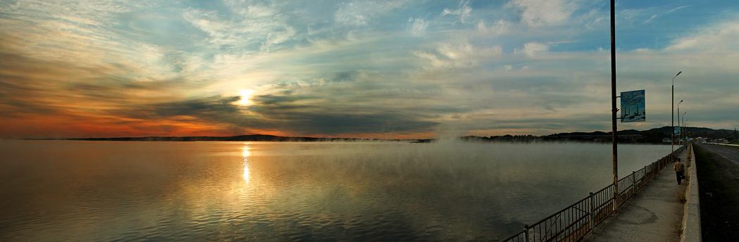 Утренний туман над водой