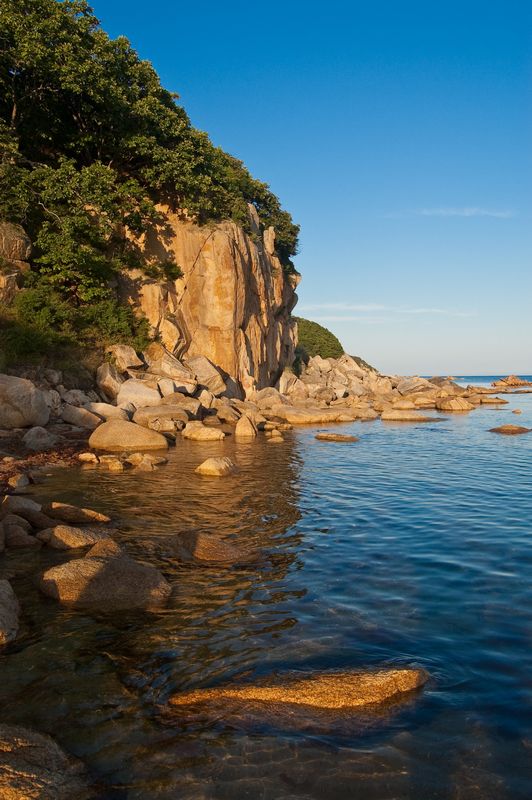 Скалистый берег