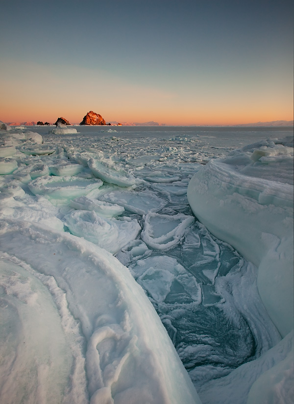 ...линии льда