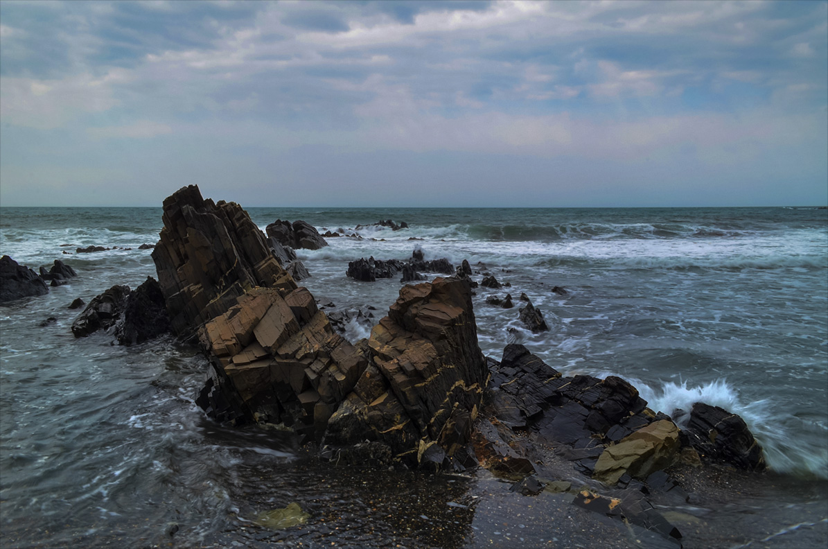 Небо море камень