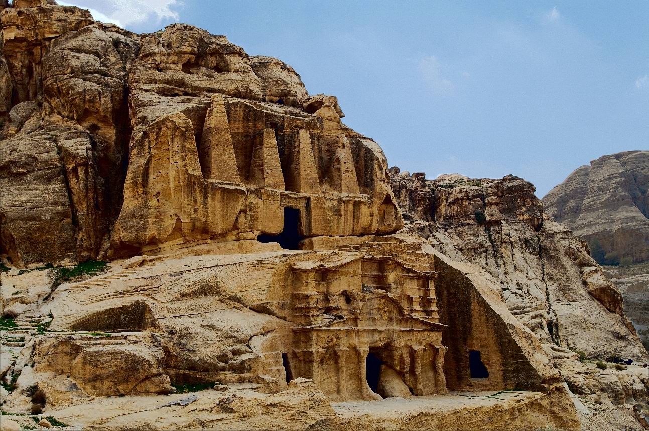 Артефакты. Триклинум.