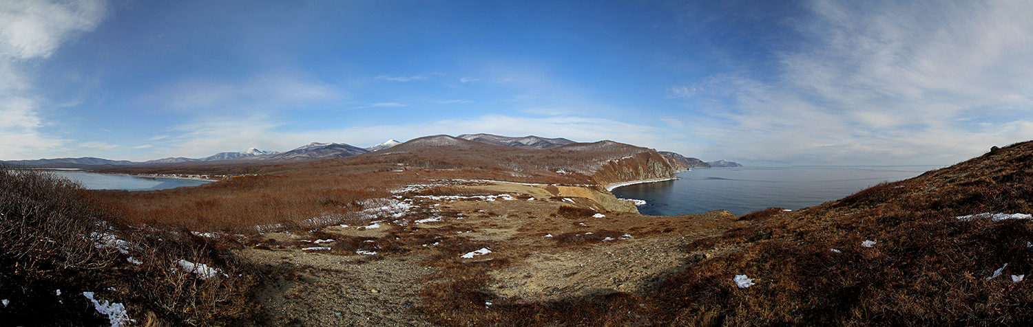 На мысу сижу, далеко гляжу...