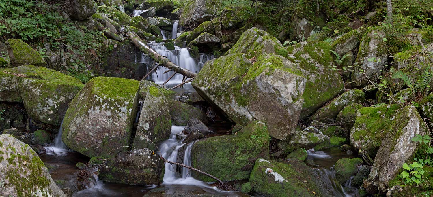 Вода камень режет
