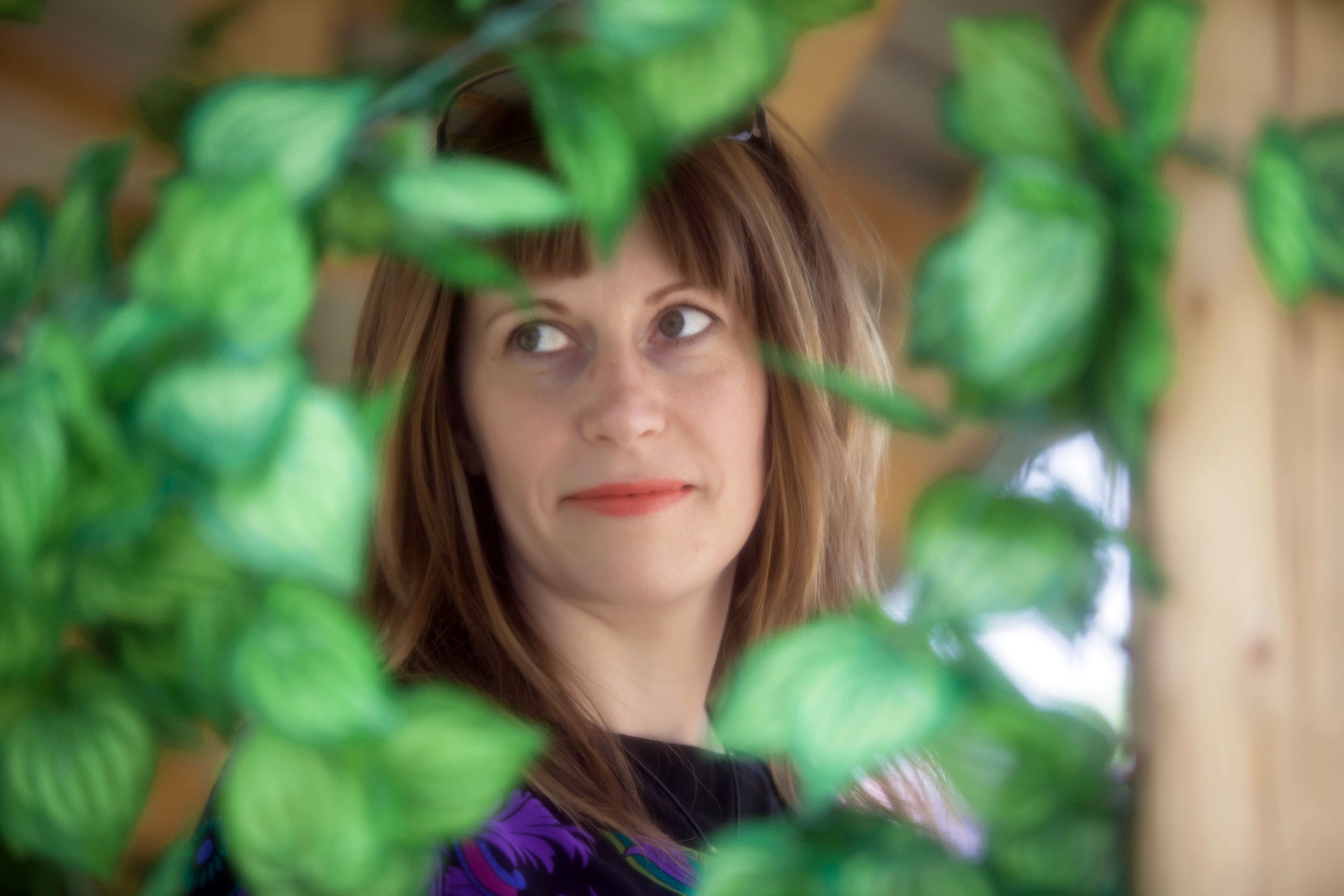 Сквозь листья