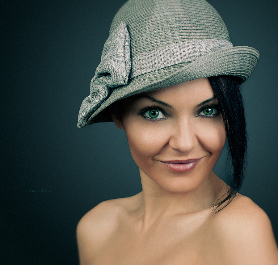 Девушка в шляпке