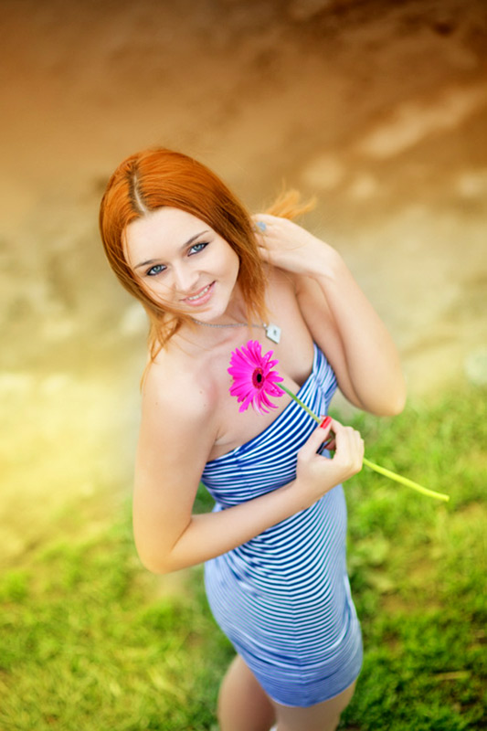 портрет девушки с цветком