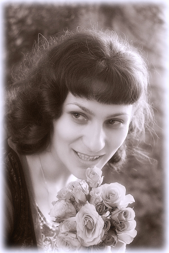 Она говорит, я слушаю и нажимаю на спуск :)