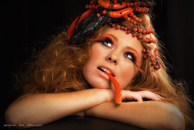 Девушка с перчиком