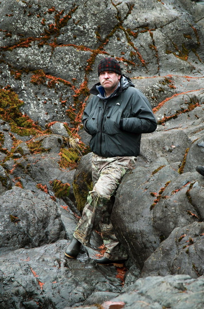 Мужик без реки на заднем плане...