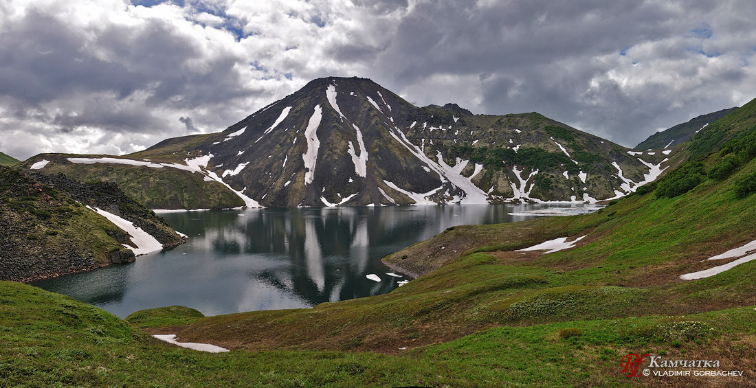 Малое озеро вулкана Бакенинг