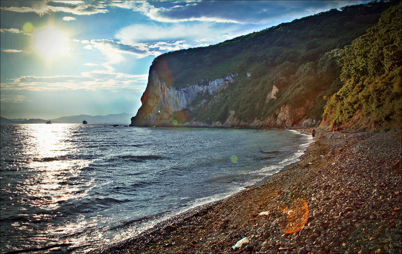Вечером, против света