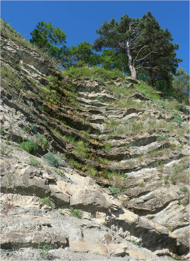 Над водопадом