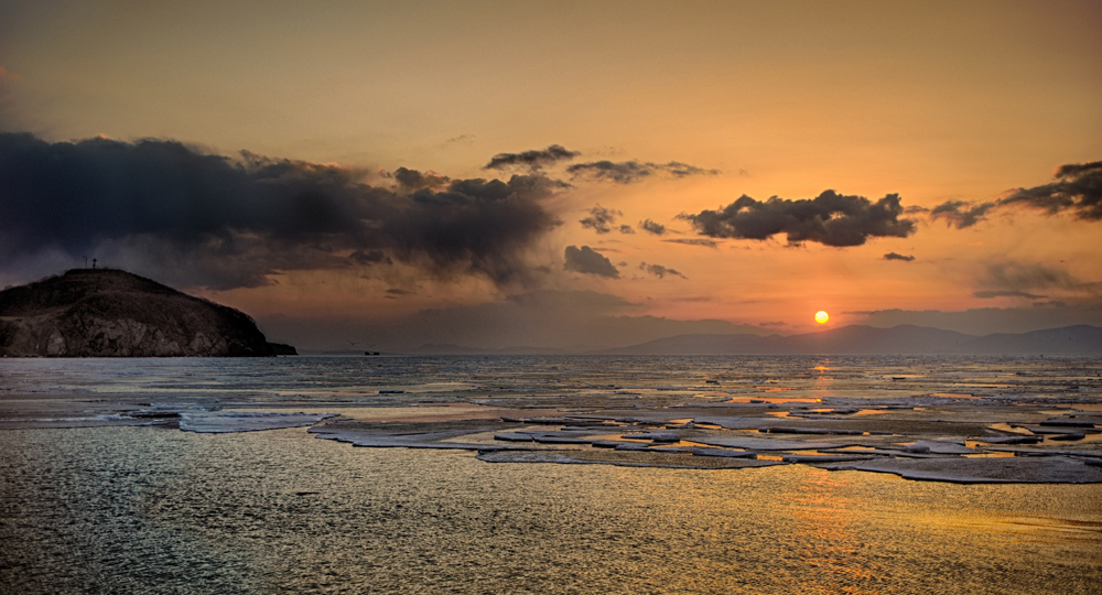 Амурский залив