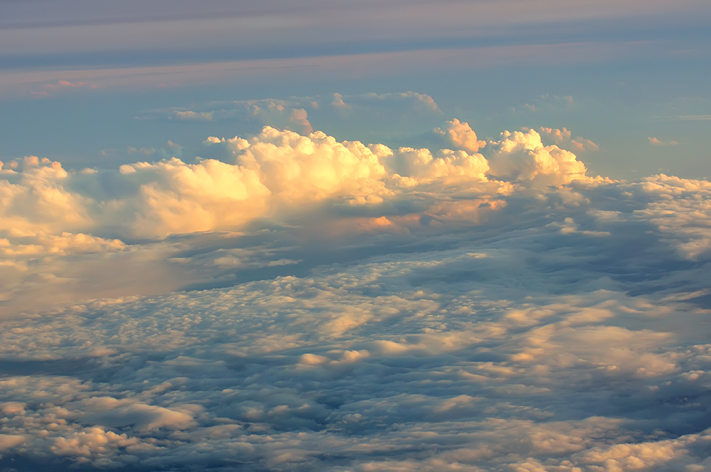 до ближайшей земли 10 тыс. метров