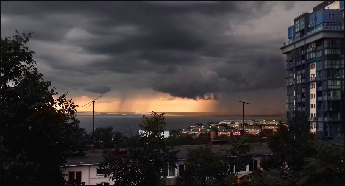 Как на город вчера надвигалась стихия