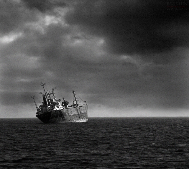 Иногда корабль перестает тонуть,как только его покидают крысы