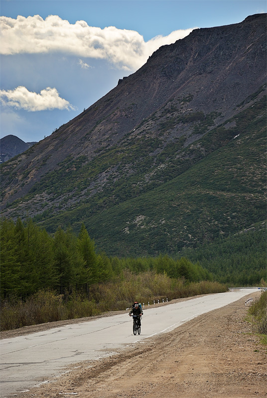 А я опять вперед качу, опять педалями кручу...
