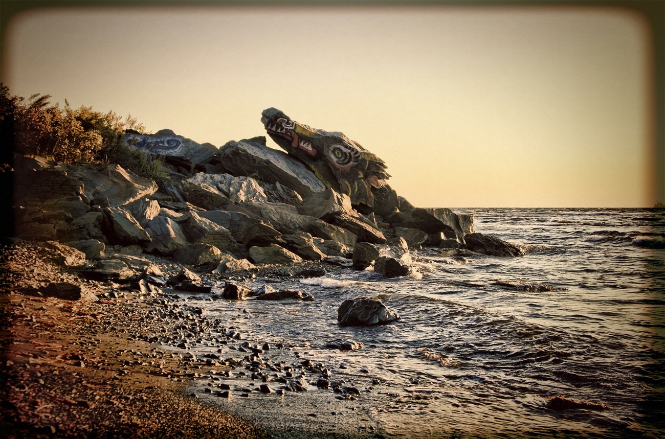 О морском драконе выползающем на берег