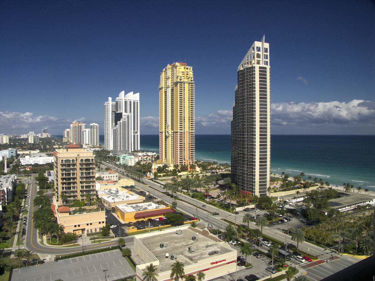 Санни-Айлс-Бич