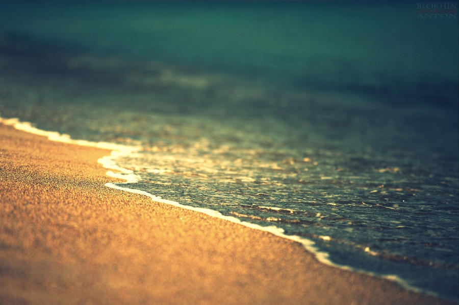 Облизывая берег