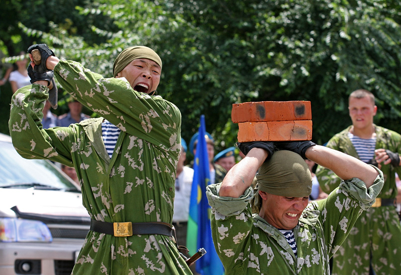 Промажет... не промажет...