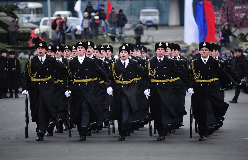 Ать-два, левой, ать-два, правой!