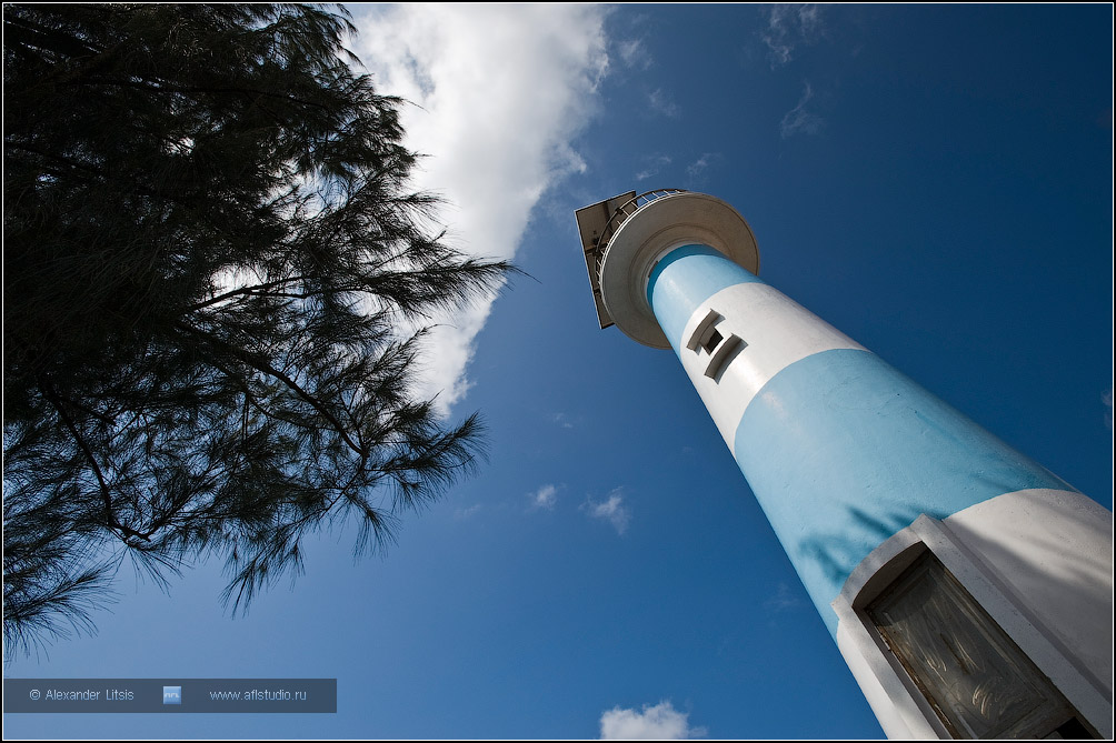 Вот, обрадован моряк. Появляется маяк.