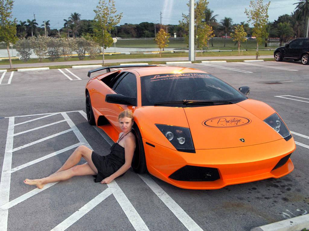 милый, подари мне ламборджини!