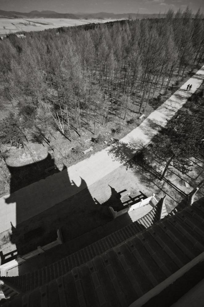 С высоты ложащейся на землю тени