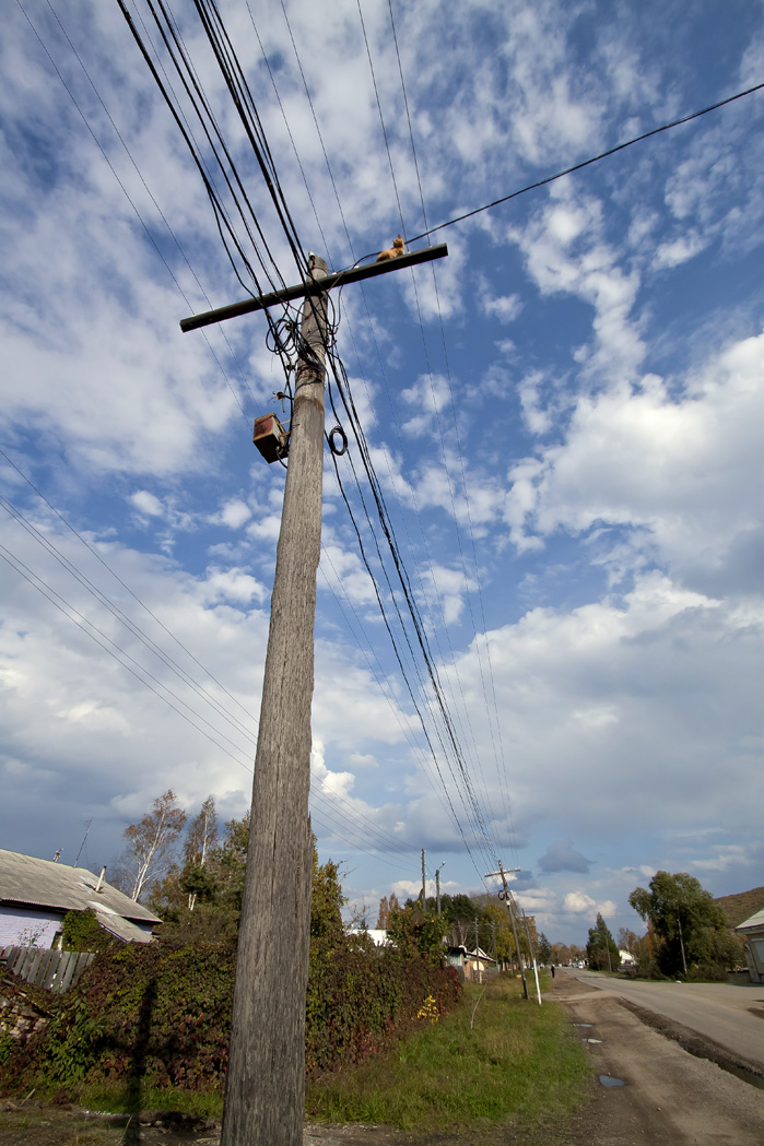 Высоко лежу далеко гляжу