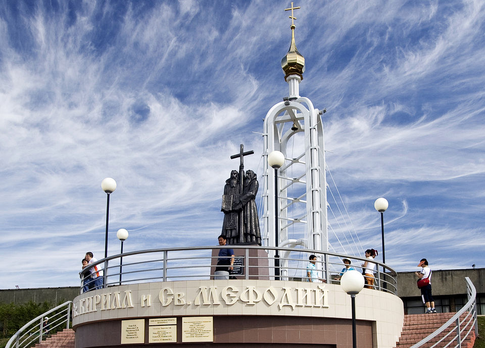 Памятник Кириллу и Мефодию во Владивостоке