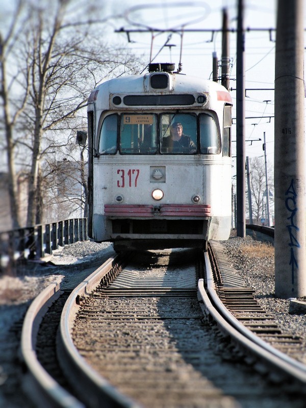 шел трамвай 9-й номер ...